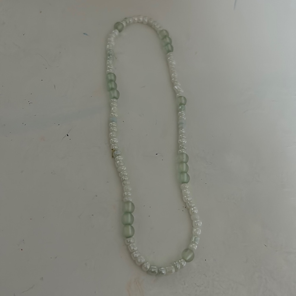 Green pearl choker